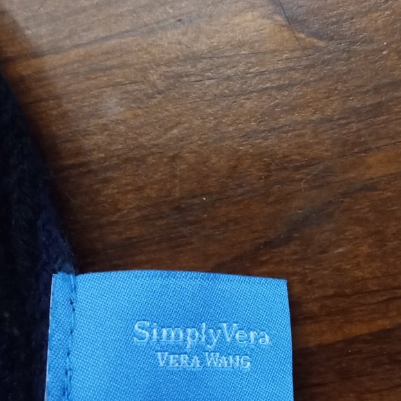 Vera Wang Winter Scarf - Picture 4 of 6